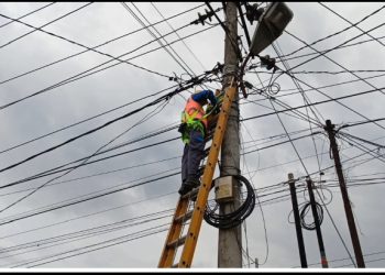 PLN ULP Panyabungan Tertibkan Kabel Wifi Ilegal d Tiang Listrik