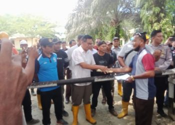 Masyarakat Desa Kampung Sawah dan Pardamean Baru Natal Surati PT Gruti Lestari Pratama 