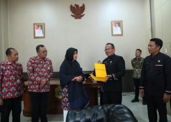Sekretaris Daerah Pakpak Bharat Sambut Kunjungan Kerja Kepala BKKBN kompleks kantor Bupati Pakpak Bharat