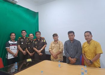 Fraksi Golkar DPRD Nisel Menyerahkan Surat Resmi ke Kejari desak Usut tuntas Kasus Pungli dan Dacil