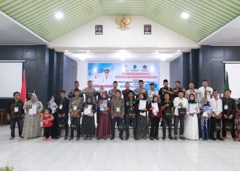 Wali Kota Tanjungbalai Serahkan Produk Hukum Akta Nikah dan Dokumen Kependudukan Kepada 37 Peserta Sidang Isbat Nikah Terpadu 