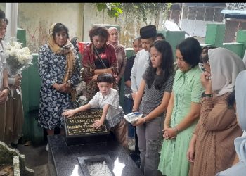 Kenang 1 Tahun Wafatnya Manahan Lubis, Keluarga dan DPD AMPI Sumut Gelar Ziarah Bersama