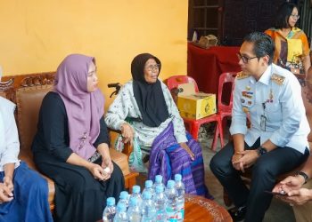 Meninggal Akibat Kecelakaan Kerja, Rico Waas Serahkan Santunan Kepada Keluarga Almarhum Pegawai Non ASN 