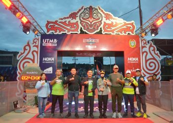 Gubernur Bobby Nasution Lepas Peserta Trail of The Kings, Seribuan Pelari Melintas Panorama Danau Toba