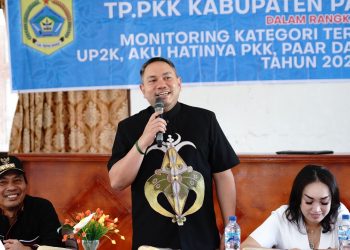 Bupati Pakpak Bharat, Franc Bernhard Tumanggor Bersama Ketua TP PKK  Ny. Juniatry Franc Bernhard Tumanggor melakukan kunjungan Kerja Di Kecamatan STTU Julu