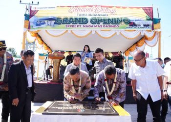 Bupati Pakpak Bharat, Franc Bernhard Tumanggor Mèresmikan Stasiun Pengisian dan Pengangkutan Bulk Elpiji (SPPBE)