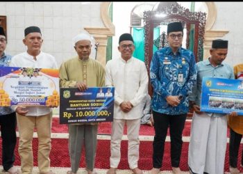 Safari Jumat di Masjid Al-Ikhwan, Aspirasi Jamaah Langsung Ditanggapi Rico Waas