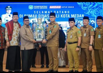 Rico Waas Serahkan Bonus Untuk Pemenang STQH XIX Provinsi Sumut
