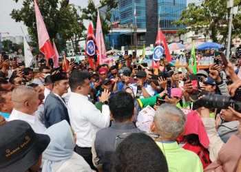 Gubernur Bobby Nasution Bertatap Muka Dengan Para Pendemo