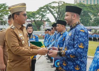Rico Waas Serahkan 8.533 SK P3K Paruh Waktu Pemko Medan
