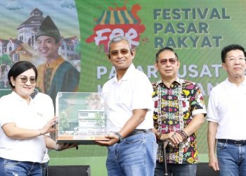 Buka Festival Pasar Rakyat, Rico Waas : Momentum Tingkatkan Ekonomi UMKM dan Pedagang