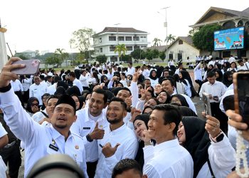 Serahkan SK 11.625 PPPK Paruh Waktu,  Gubernur Bobby Nasution Tekankan Pelayanan Pada Masyarakat
