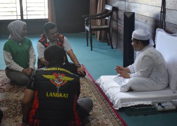 Ketua DPRD Langkat Serahkan Bantuan untuk Tuan Guru Babussalam dan Warga Terdampak Banjir