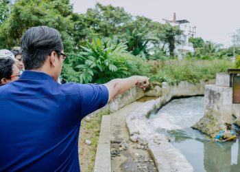 Susuri Sungai Batuan, Rico Waas Temukan Penyempitan Pemicu Banjir