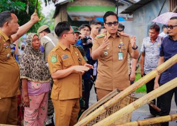 Tinjau Jembatan Gantung Kota Bangun Yang Rusak, Wali Kota Medan Prioritaskan Penguatan Sementara