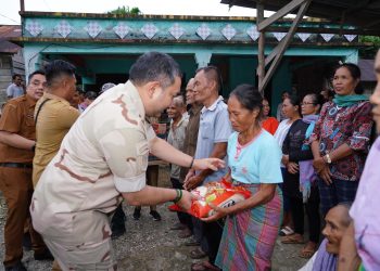 Bupati Pakpak Bharat, Franc Bernhard Tumanggor Salurkan Bantuan Bencana Alam Gubsu Di Dua Desa Yang Terdampak