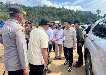 Wagub Sumut Dampingi Wapres RI Gibran Tinjau Dua Desa Lokasi Banjir dan Longsor Tapsel