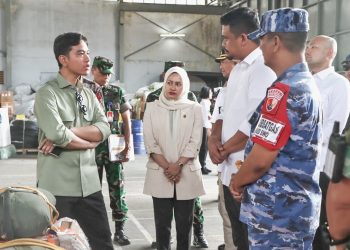 Gubernur Bobby Nasution Dampingi Wapres Tinjau Gudang Logistik Lanud Soewondo Pastikan Kelancaran Distribusi Bantuan Bencana