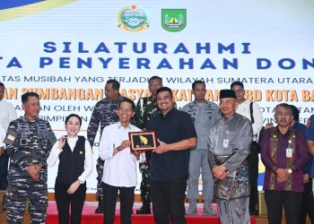 Gubernur Sumut Bobby Nasution Terima Donasi Bencana Rp4,7 Miliar dari Pemko Batam
