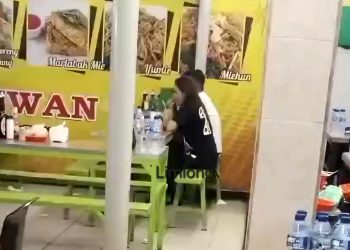 Pria Mirip Anggota DPRD Labura Terpantau Berduaan Tengah Malam dengan WIL