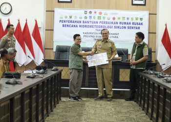 Pemkab Pakpak Bharat Salurkan Bantuan Perbaikan Rumah Rusak Bencana Hidrometerologi