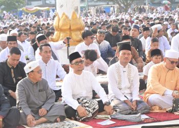 Wali Kota dan Wakil Wali Kota Tanjungbalai Bersama Ribuan Warga Laksanakan Sholat Ied di Alun Alun Sultan Abdul Jalil Rahmadsyah