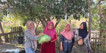 Senyum Warga Tanjung Selamat Sambut Bingkisan Lebaran dari PT Mahana Boston Abadi