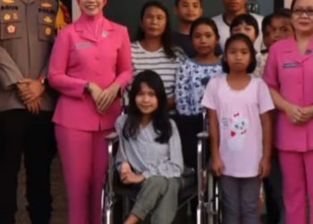 Semangat Berbagi Di Bulan Ramadhan Kapolres Dan Ketua Bhayangkari Cabang Pakpak Bharat Berikan Bansos kepada Warga Masyarakat Kurang Mampu Dan Panti Asuhan