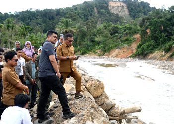 Percepat Rekonstruksi Pascabencana, Gubernur Bobby Nasution Tinjau Tanggul Sungai Badiri