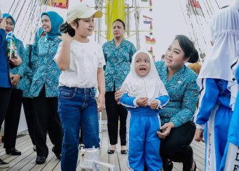Airin Rico Waas Ajak Siswa PAUD dan TK Belajar Sambil Bermain di KRI Bima Suci
