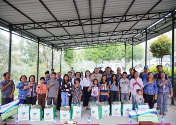 Bupati Pakpak Bharat Serahkan Bantuan Program Rehabilitasi Sosial Atensi Kluster Anak dan Perlindungan Sosial Tenaga Kerja 