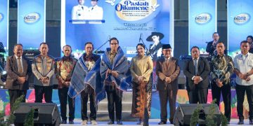 Rico Waas Bawa Pesan Kedamaian di Tengah Ribuan Jemaat Paskah Oikumene