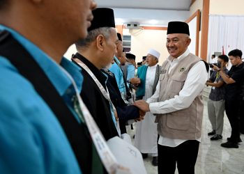 Lepas Kloter 1 Jemaah Haji Sumut,  Sekdaprov: Jadilah Cerminan Terbaik Daerah di Tanah Suci