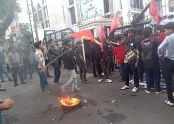 Mahasiswa Sumut Demo Di DPRD, Soroti Ketidakadilan Pendidikan
