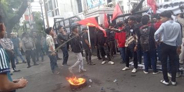 Mahasiswa Sumut Demo Di DPRD, Soroti Ketidakadilan Pendidikan