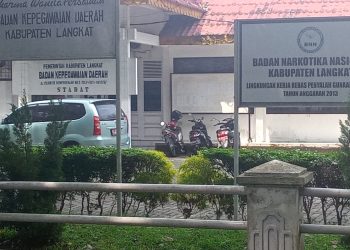 Kapan Penerimaan CPNS di Kabupaten Langkat? LANGKAT (Portibi DNP) : Pemerintah diduga akan membuka kembali seleksi Calon Pegawai Negeri Sipil (CPNS) pada tahun 2026 ini. Oleh karena itu, tidak heran jika masyarakat, terutama lulusan baru, mulai mencari informasi terbaru terkait jadwal seleksi ini. Lalu, kapan pembukaan CPNS di Kabupaten Langkat?. Berikut penjelasan Kepala Badan Kepegawaian Daerah (BKD) Kabupaten Langkat Eka Syahputra Depari, kepada wartawan media online portibi.id, via WhatsApp, Senin (25/05/2026). Kata Eka, pada saat ini Pemerintah Kabupaten (Pemkab) Langkat masih menunggu arahan/penetapan kebutuhan dari pemerintah pusat. “Bila mana penetapan kebutuhan dari pemerintah pusat sudah ditetapkan serta petunjuk teknis pelaksanaan kegiatan seleksi ASN tahun 2026, Pemkab Langkat akan mempedomani, menyusun serta menyesuaikan rangkaian kegiatan seleksi ASN tahun 2026 sesuai aturan dan ketentuan yang ditetapkan oleh pemerintah pusat,” katanya mengakhiri.(red/tim)