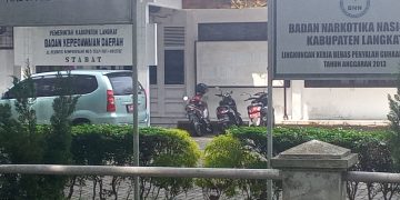 Kapan Penerimaan CPNS di Kabupaten Langkat?  LANGKAT (Portibi DNP) : Pemerintah  diduga akan membuka kembali seleksi Calon Pegawai Negeri Sipil (CPNS) pada tahun 2026 ini.   Oleh karena itu, tidak heran jika masyarakat, terutama lulusan baru, mulai mencari informasi terbaru terkait jadwal seleksi ini.  Lalu, kapan pembukaan CPNS di Kabupaten Langkat?.   Berikut penjelasan Kepala Badan Kepegawaian Daerah (BKD) Kabupaten Langkat Eka Syahputra Depari, kepada wartawan media online portibi.id, via WhatsApp, Senin (25/05/2026).  Kata Eka, pada saat ini Pemerintah Kabupaten (Pemkab) Langkat masih menunggu arahan/penetapan kebutuhan dari pemerintah pusat.  “Bila mana penetapan kebutuhan dari pemerintah pusat sudah ditetapkan serta petunjuk teknis pelaksanaan kegiatan seleksi ASN tahun 2026, Pemkab Langkat akan mempedomani, menyusun serta menyesuaikan rangkaian kegiatan seleksi ASN tahun 2026 sesuai aturan dan ketentuan yang ditetapkan oleh pemerintah pusat,” katanya mengakhiri.(red/tim)
