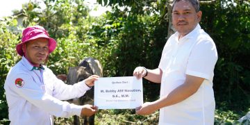 Gubsu Serahkan 1 Ekor Hewan Qurban Kepada Mesjid Al Iman Kabupaten PakPak Bharat