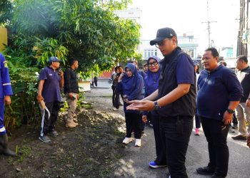 Rico Waas Pastikan Layanan E- KTP Cukup di Kecamatan
