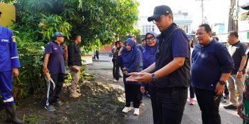 Rico Waas Pastikan Layanan E- KTP Cukup di Kecamatan