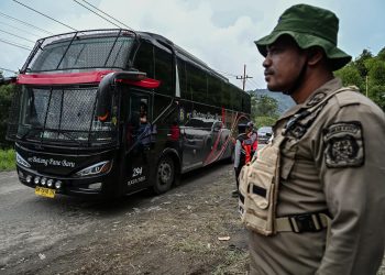 Pungli Ditertibkan, Pengunjung Pemandian Air Panas Sidebuk-Debuk Membludak
