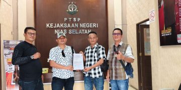 DPC LSM ElangMas Nisel Resmi Laporkan Proyek Pembangunan Rumah Dinas Nakes di Kecamatan Simuk Diduga Tidak Selesai Dikerjakan dan Terkesan Mangkrak ke Kejari Nias Selatan