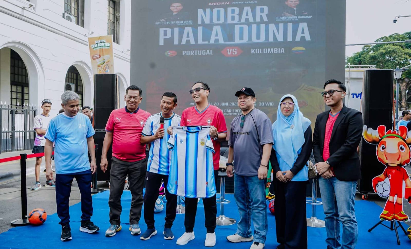 Wali Kota Medan Nobar Piala Dunia di CFD Kesawan, Dorong Anak Muda Aktif Berolahraga
