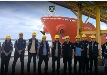 Perkuat Pengawasan, Kantor Imigrasi Kelas II TPI Belawan Periksa ABK Dua Kapal Asing di Pelabuhan Belawan