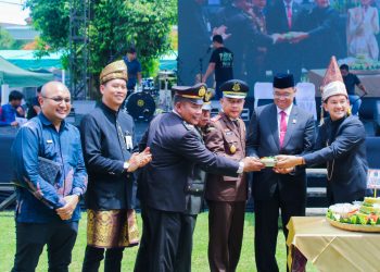 Peringatan Hari Jadi Tebing Tinggi Ke 109, Walikota Tebing Tinggi Paparkan Capaian Strategis Dalam Paripurna DPRD Hingga Penyerahan Bantuan Pertanian Di Halaman Balai Kota