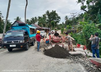 Proyek Ruas Jalan Nasional Teluk Dalam – Lolowau Diduga Dikerjakan Tanpa Pengawasan. 