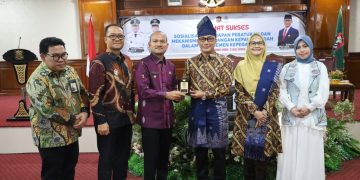 Berhasil Dalam Penerapan Implementasi E-Kinerja Tertinggi di Wilayah Kanreg VI Medan, Kepala BKN RI Serahkan Piagam Penghargaan Kepada Wali Kota Tanjungbalai 