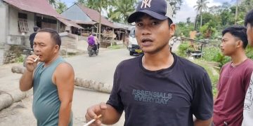 Diduga Upah Belum Dibayar, Pekerja Proyek Jembatan Blokade Jalan Nasional di Nias Selatan