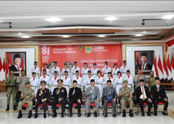 Bupati Pakpak Bharat Kukuhkan 20 Personil Paskibraka Kabupaten Pakpak Bharat
