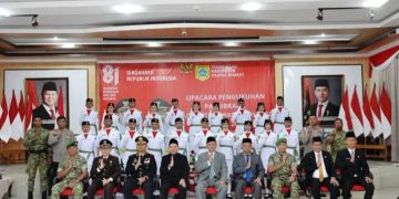 Bupati Pakpak Bharat Kukuhkan 20 Personil Paskibraka Kabupaten Pakpak Bharat